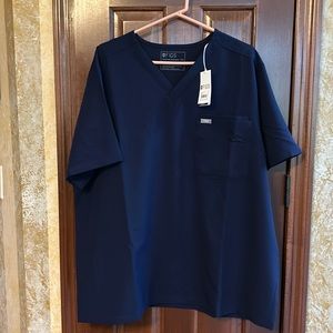 Men’s Figs Scrub top